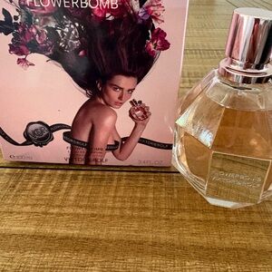 Viktor & Rolf Flowerbomb Perfume Box - Pink with Black Accent